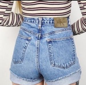 Calvin Klein | Mom Cut Off Shorts